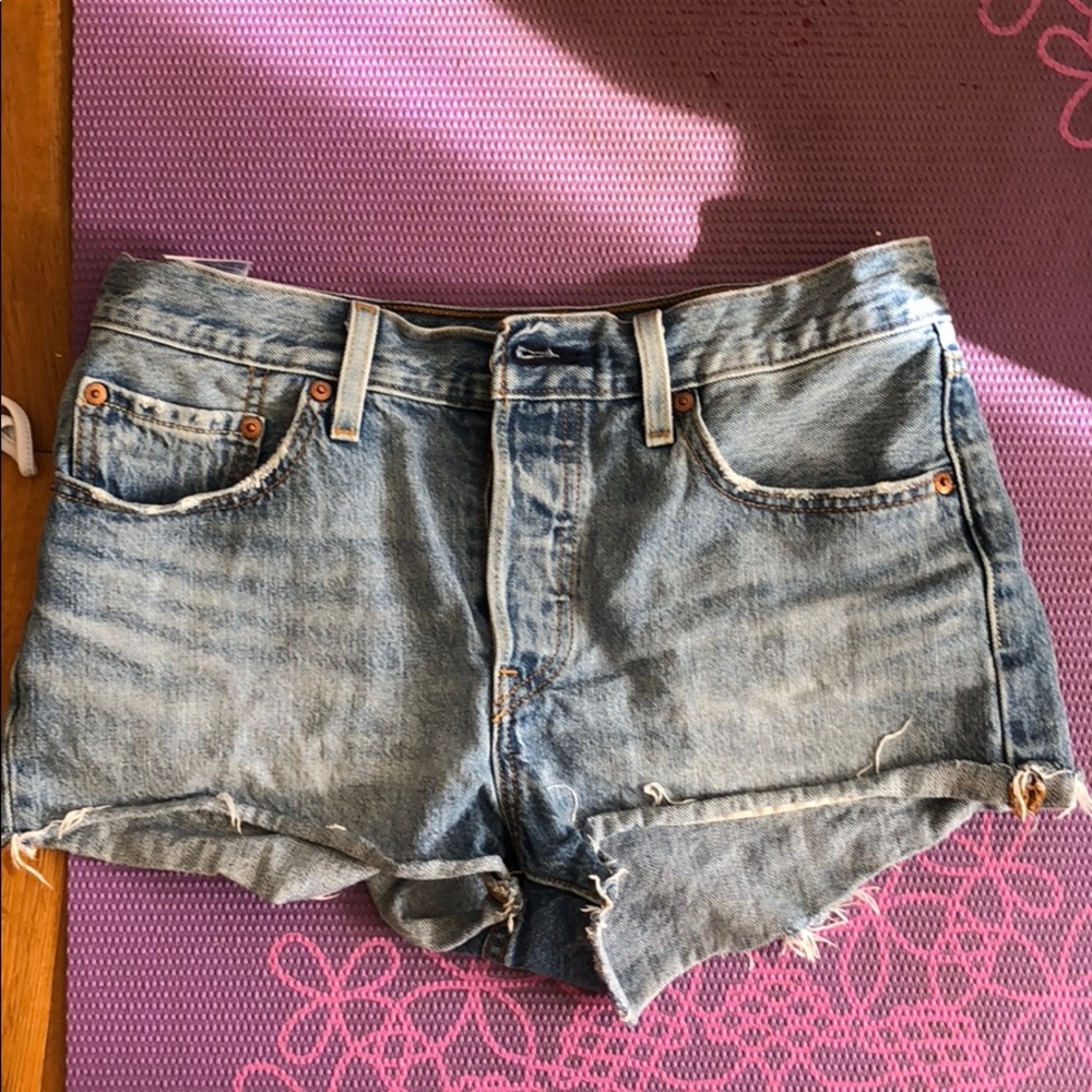 Levi’s medium wash high waisted
